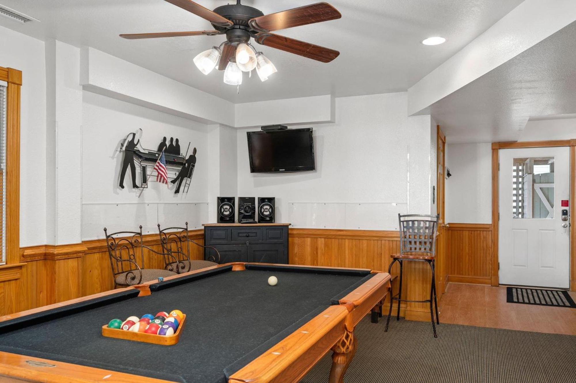 Sv30 Piggy's Paradise Nags Head