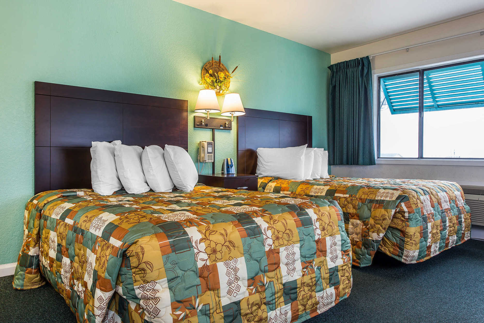 Rodeway & Hotel 2*