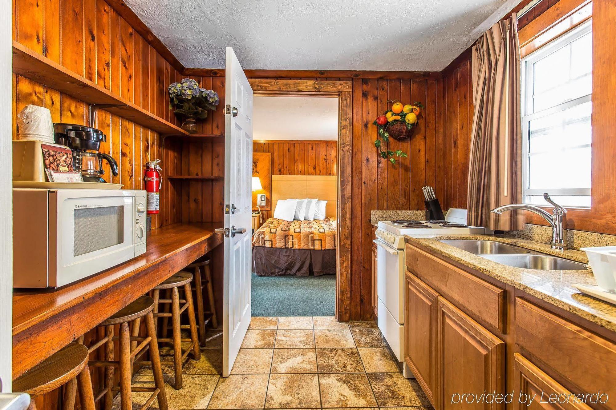 Rodeway & Hotel 2*