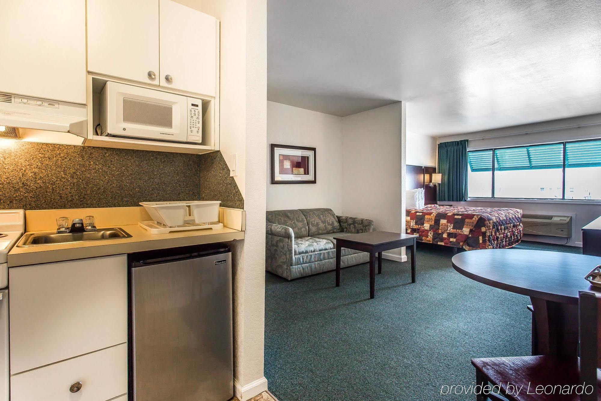 Rodeway & Hotel