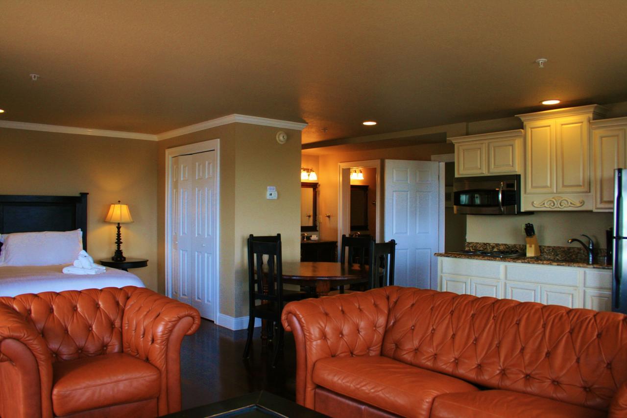 Oasis Suites 2*