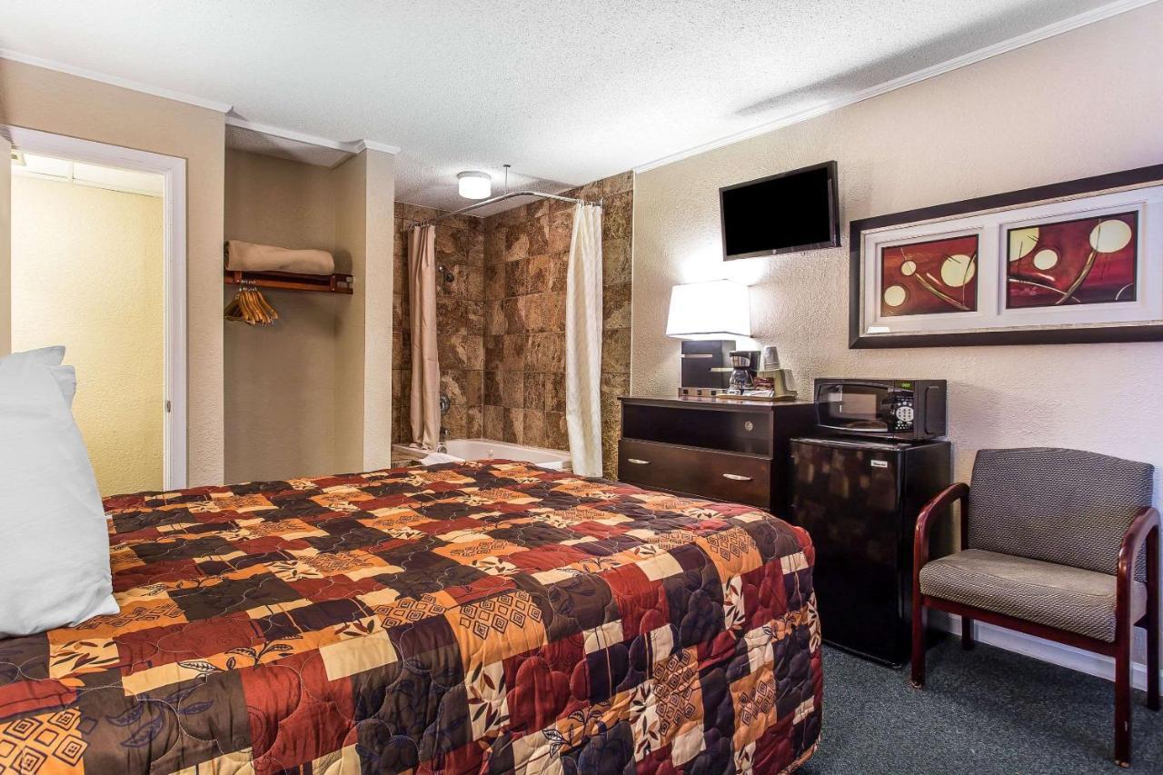 Rodeway & Hotel