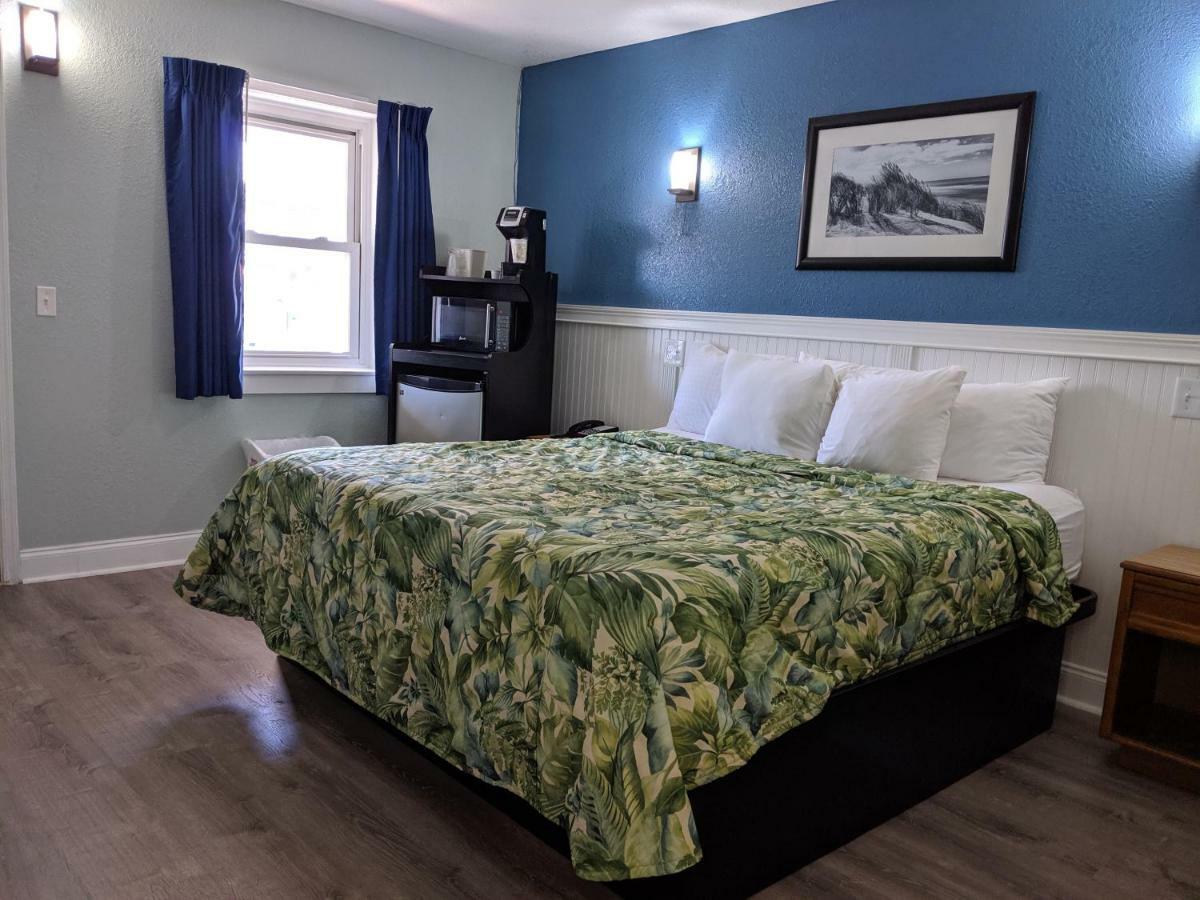 Colonial Motel