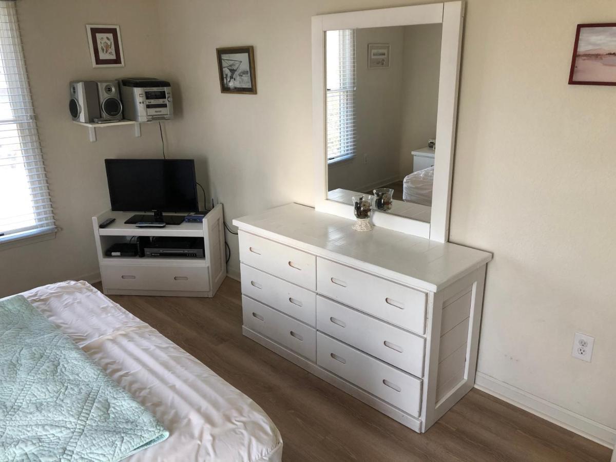 Pet-friendly Coastal Retreat With Pool And Fireplace *