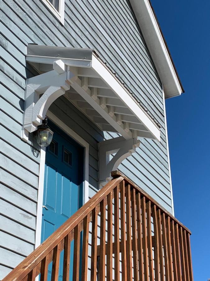 Pet-friendly Coastal Retreat With Pool And Fireplace *