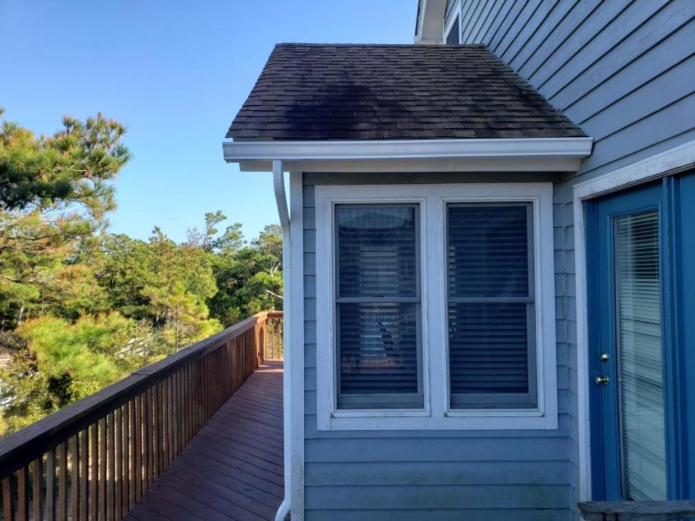 Villa Pet-friendly Coastal Retreat With Pool And Fireplace