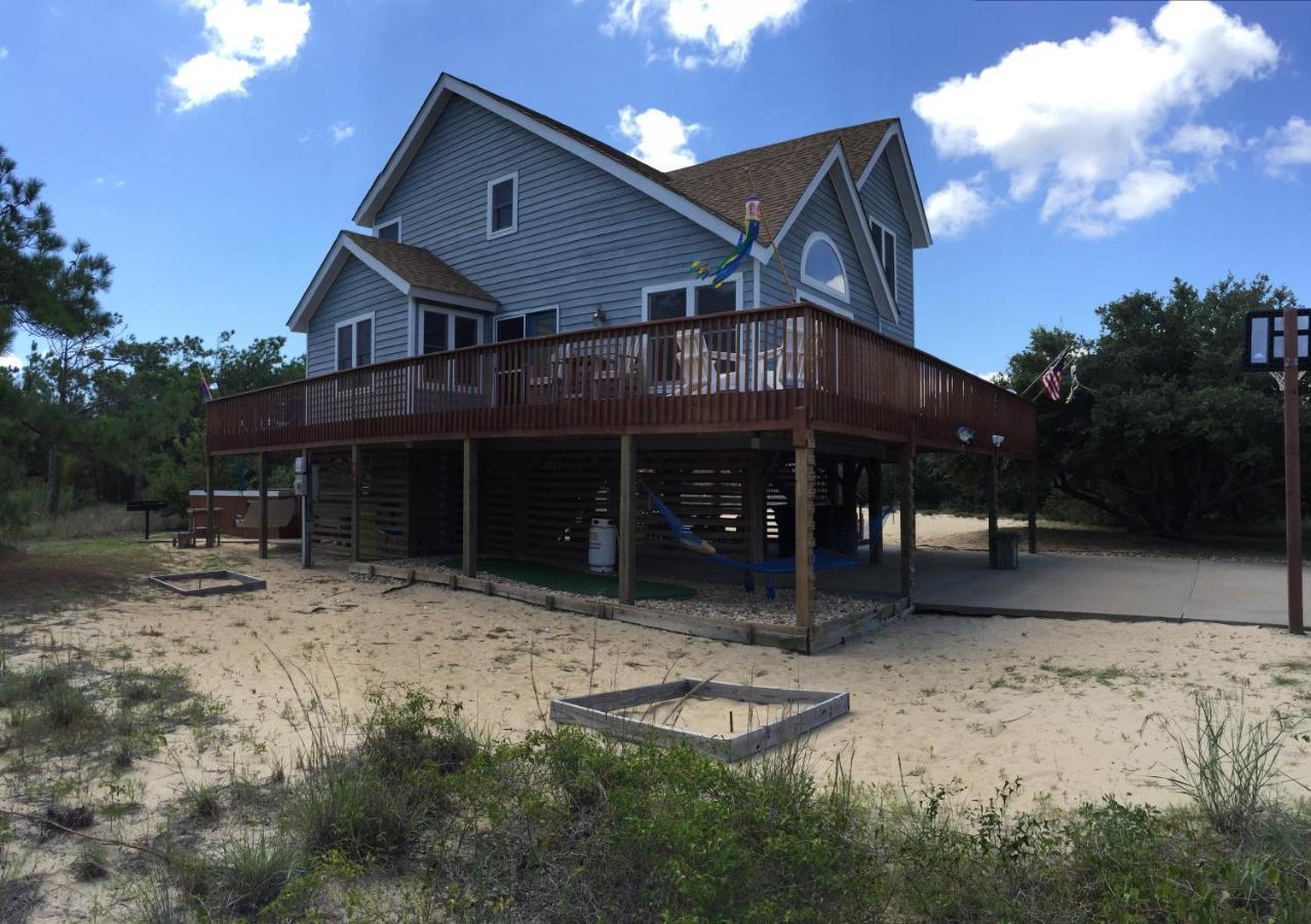 Pet-friendly Coastal Retreat With Pool And Fireplace Villa