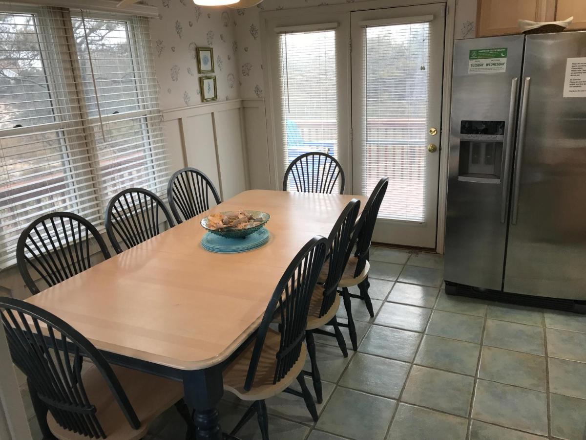 Pet-friendly Coastal Retreat With Pool And Fireplace