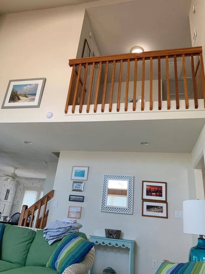 Pet-friendly Coastal Retreat With Pool And Fireplace Villa
