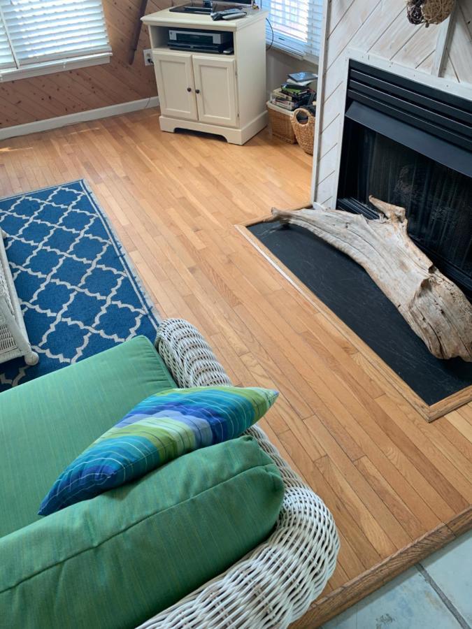 Villa Pet-friendly Coastal Retreat With Pool And Fireplace