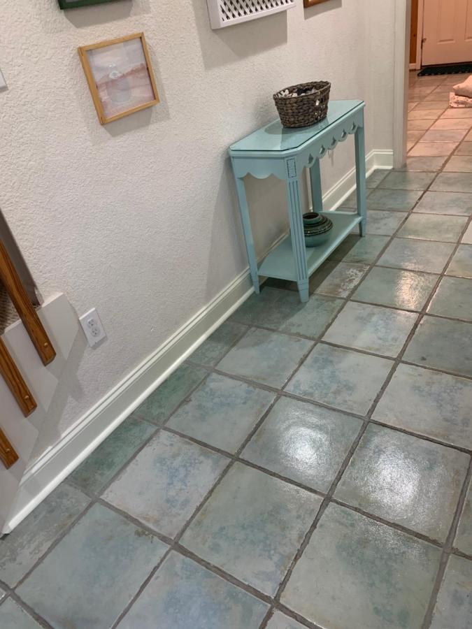 Villa Pet-friendly Coastal Retreat With Pool And Fireplace