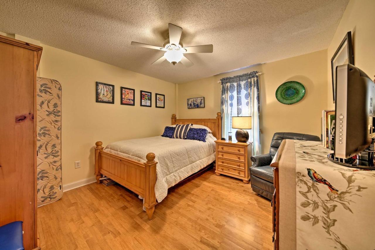 Apartment With Patio - Half Mile Walk To Beach! *